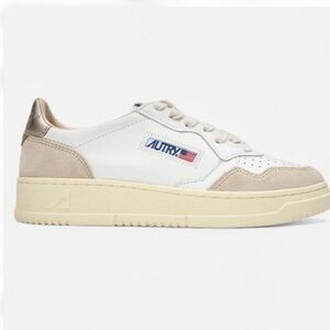 Womens Autry Medalist low trainer white/gold sneakers